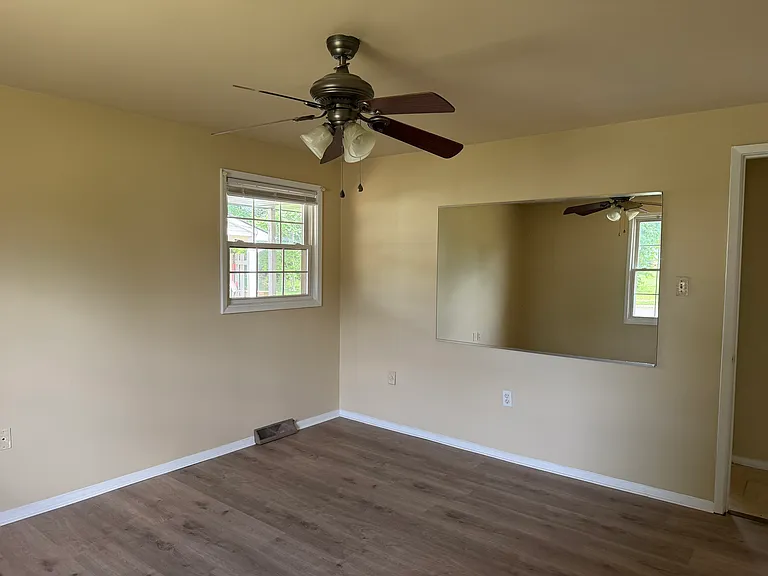 121 Woodgate Cir — Photo 15