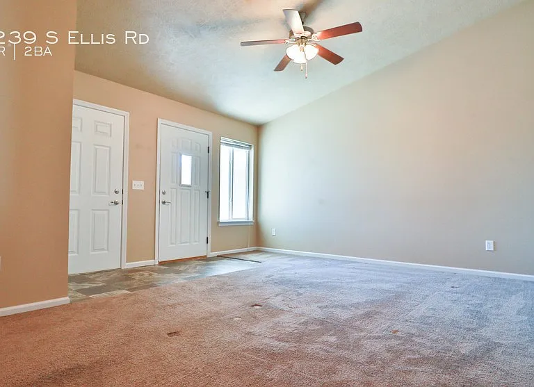 2239 Ellis Living Room_03222021