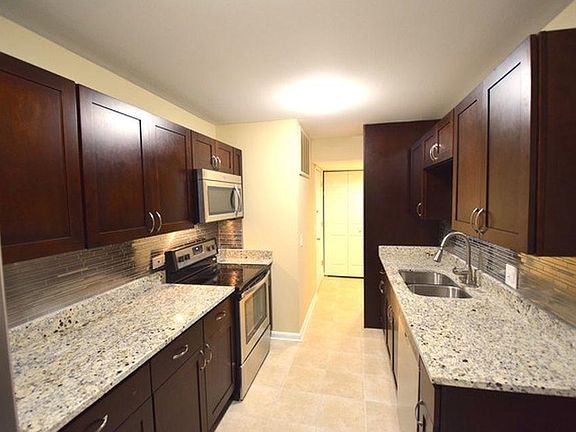 3rd image of 5513 Lakeside Dr APT 2A