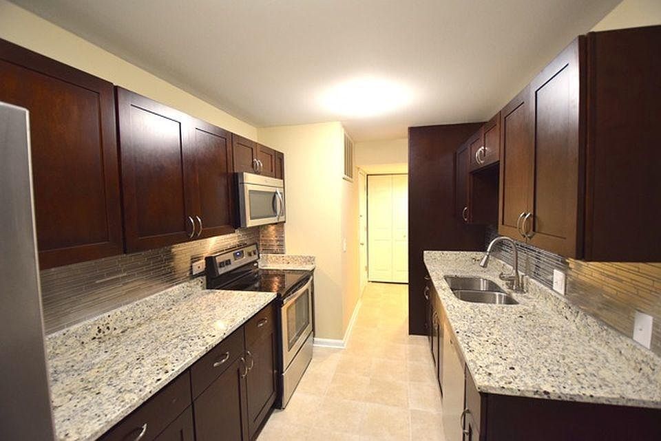 1st image of 5513 Lakeside Dr #123-3B