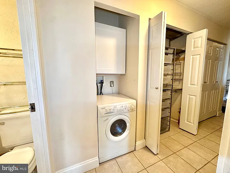 501 Slaters Ln #902 — Photo 47