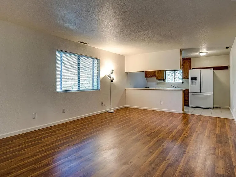 22129 Feather River Dr — Photo 5