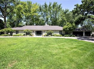 256 W Hickory Grove Rd, Bloomfield Hills, MI 48302