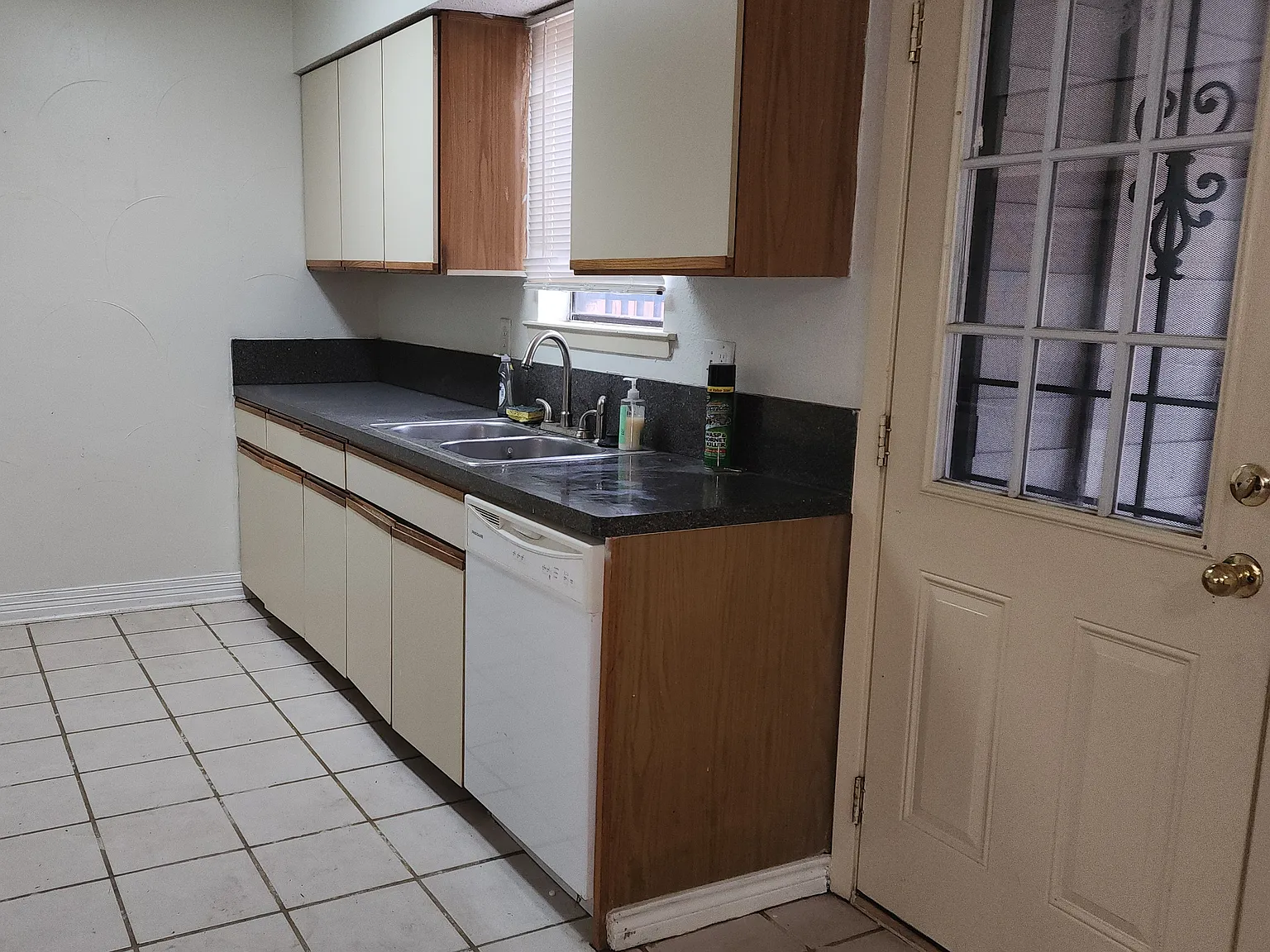 309 Towne House Ln — Photo 3