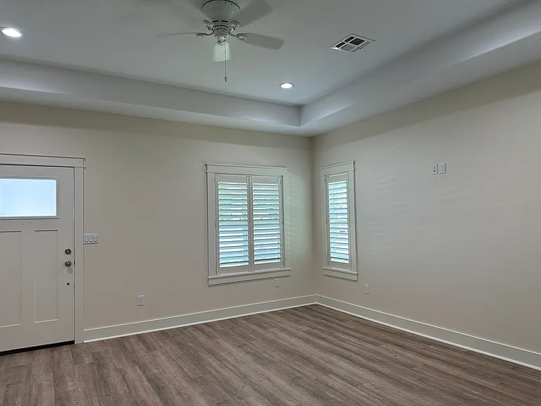 1210 N Glass St — Photo 2