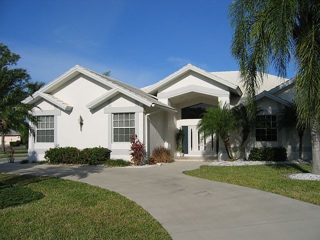 2nd image of 35 Newbury Pl