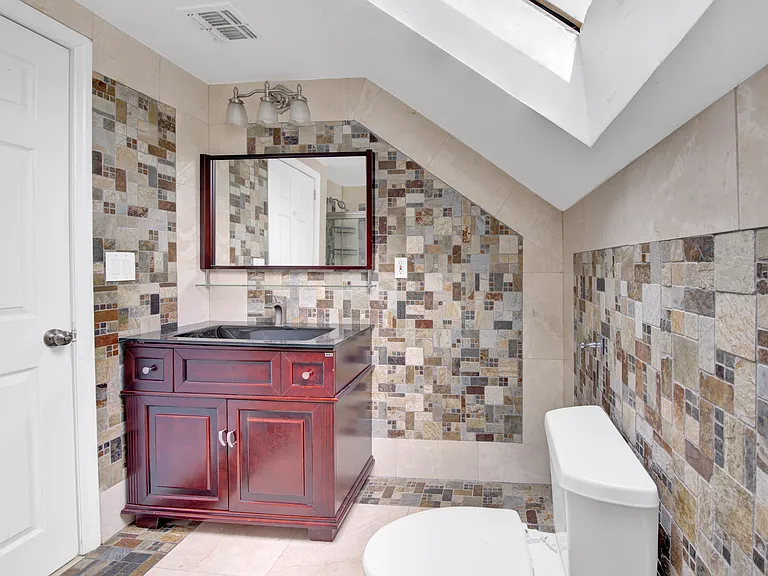 1719 Cedar Swamp Rd — Photo 15