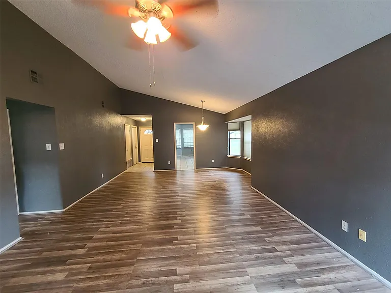 2812 Goldbridge Dr — Photo 3
