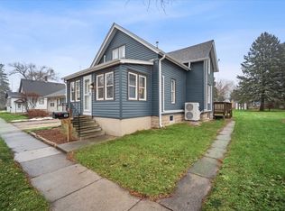 128 N Hadsall St, Genoa, IL 60135