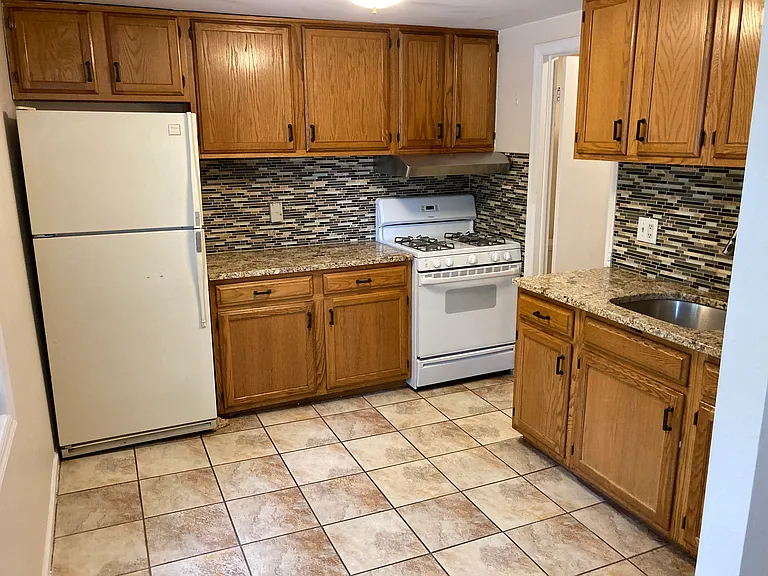 118 Doremus Ave #C — Photo 9