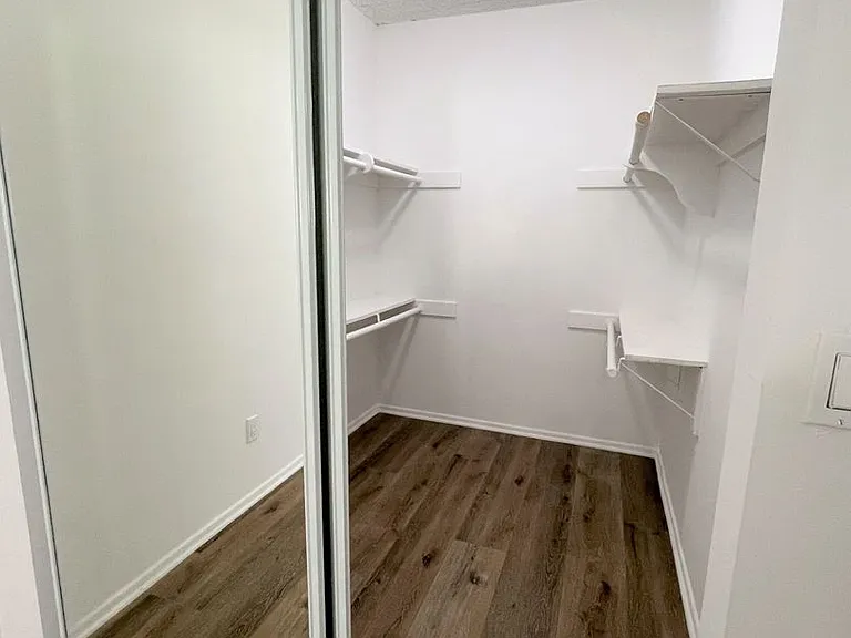 21736 Roscoe Blvd — Photo 32