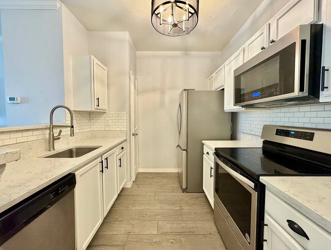2 bed, 968 sqft, $2,200 — Photo 3