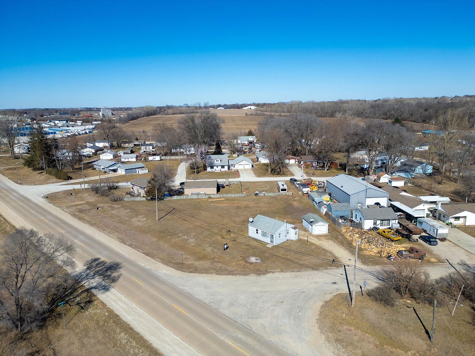 3121 Gilbertville Rd, Waterloo, IA 50707 | Zillow