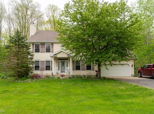 8185 Rustic Dr, Chardon, OH 44024