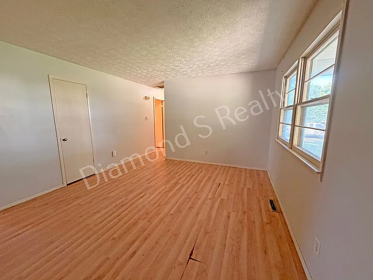 2264 E Nora St — Photo 4