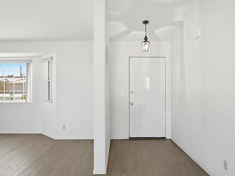 3099 Jamaica Blvd S — Photo 43