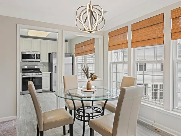 12705 Fair Crest Ct APT 302, Fairfax, VA 22033