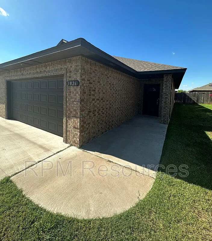 3 bed, 2.0 bath, 1225 sqft, $1,295 — Photo 3