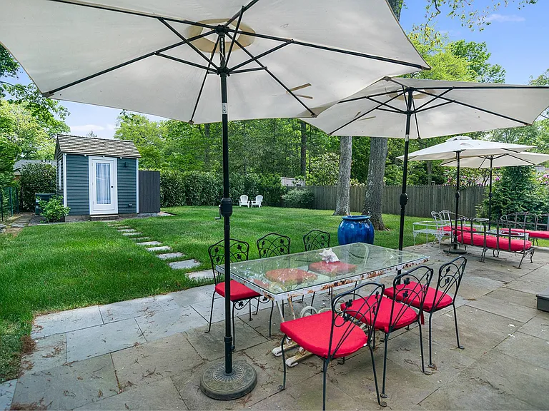 150 Edgemere Dr — Photo 10