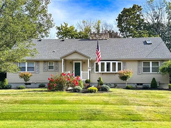 22 Canterbury Rd, New Hartford, NY 13413