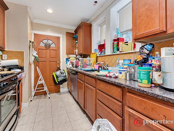 5th image of 6418 N Maplewood Ave #100