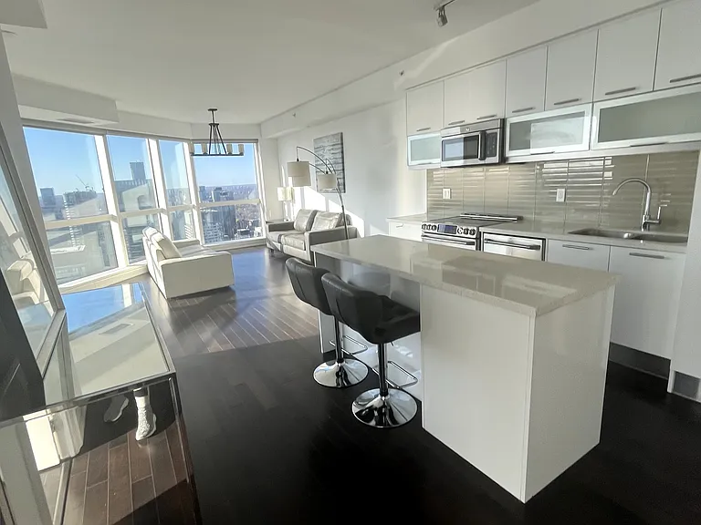 388 Yonge St #6516 — Photo 12