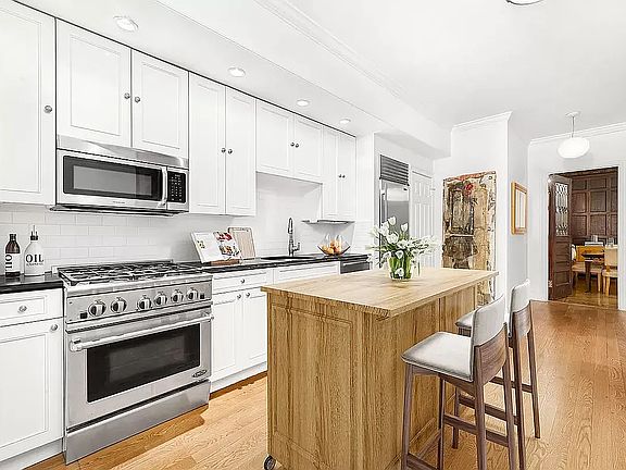 4th image of 190 Riverside Dr #2B
