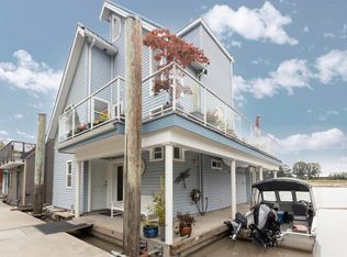 800 S Dyke Rd #4, New Westminster, BC