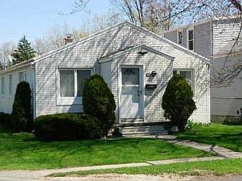 1st image of 35 Ellwood Pl