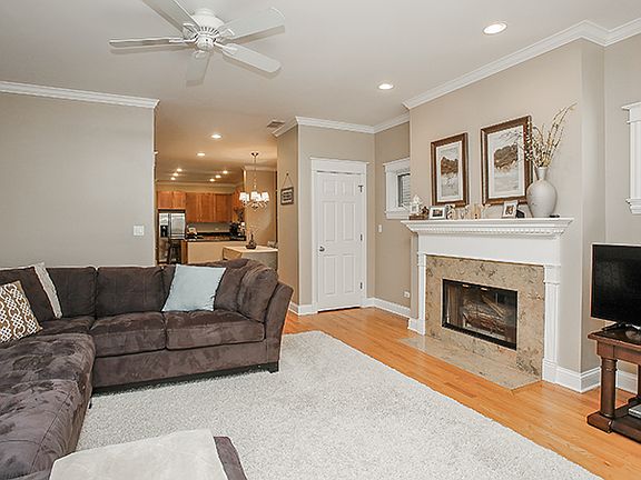 3rd image of 3836 N Janssen Ave Unit 2