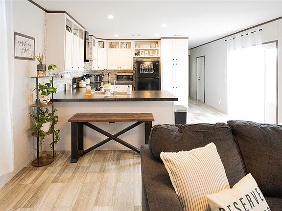 4th image of 108 Blue Cedar Cir