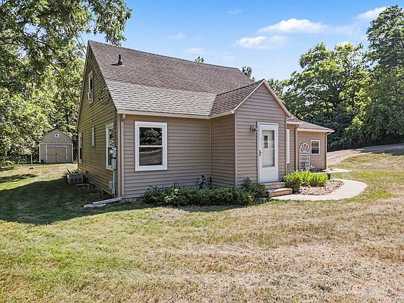 4th image of 4094 Knapp Ct NE
