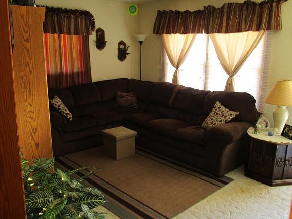 4th image of 902 Emerald Dr