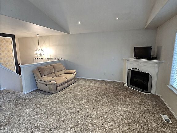 3rd image of 16022 89th Avenue E