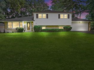 3829 Rugen Rd, Glenview, IL 60025