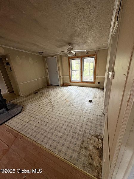 3rd image of 122 Gilchrist Hill Road