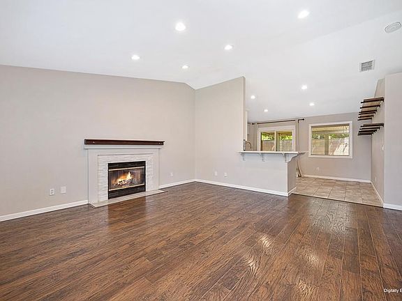 4th image of 1275 Larkflower Way