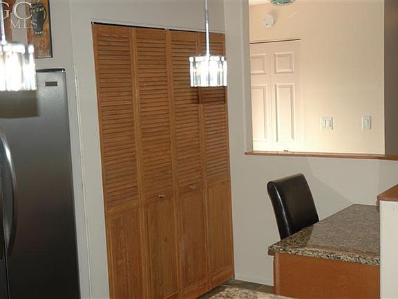 2nd image of 4301 Island Cir