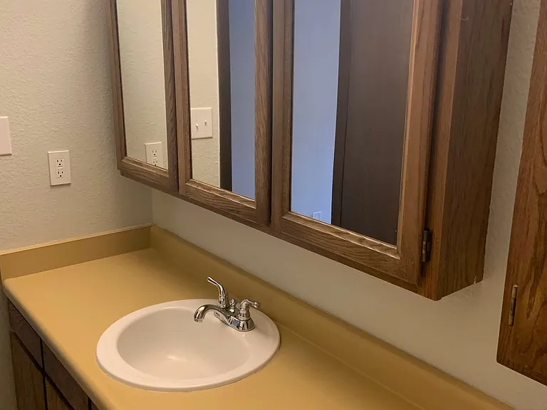 Main level bath