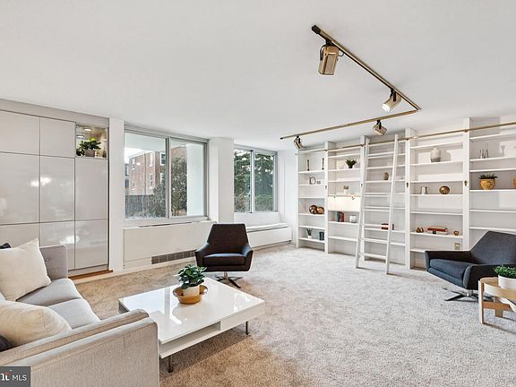 3rd image of 604 S Washington Sq APT 105