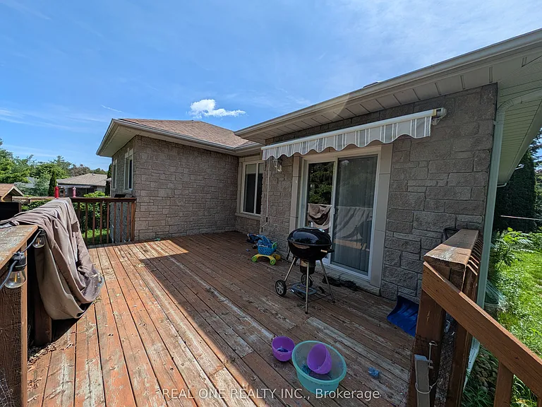 162 Golden Meadow Rd N — Photo 21