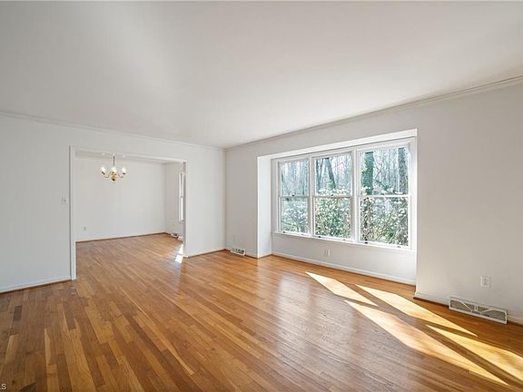 5th image of 3941 Tonbridge Ln