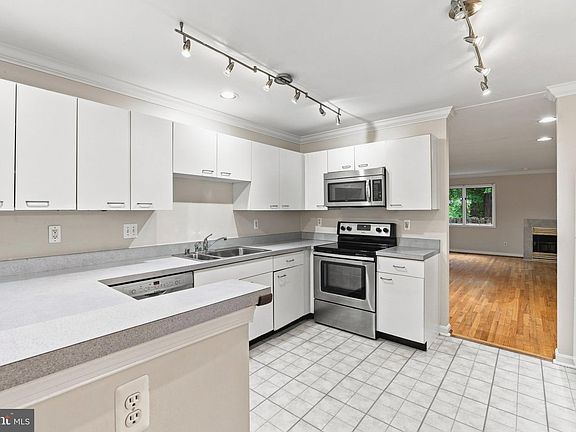 4th image of 617 Stoney Spring Dr