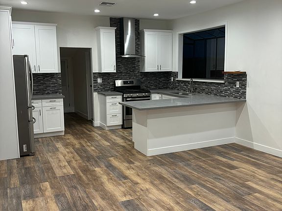 Kitchen without LED's (wow so formal)