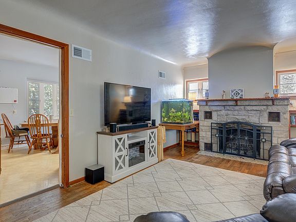 3rd image of 1518 Laurel Ave