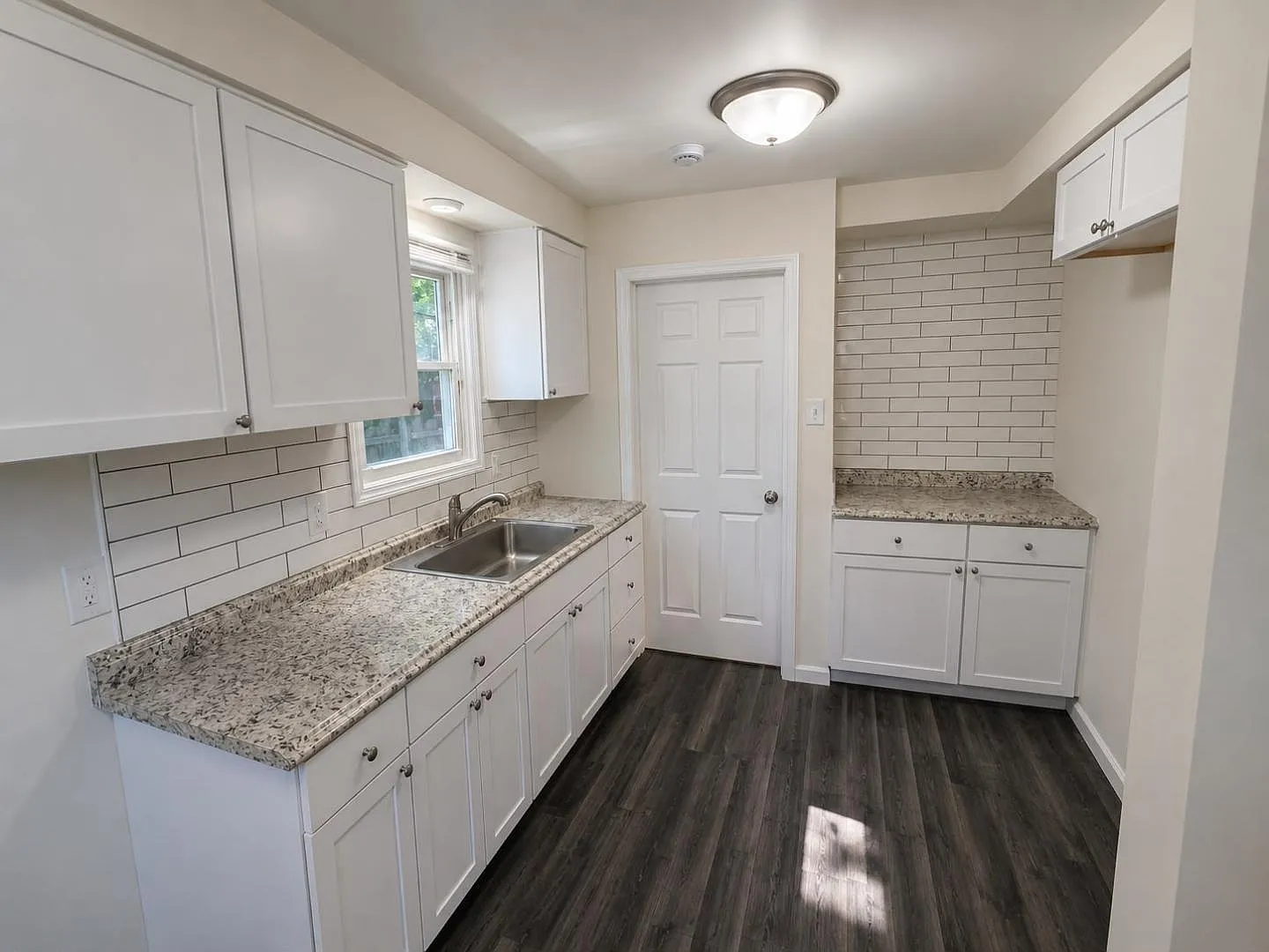 11031 Courville St — Photo 2