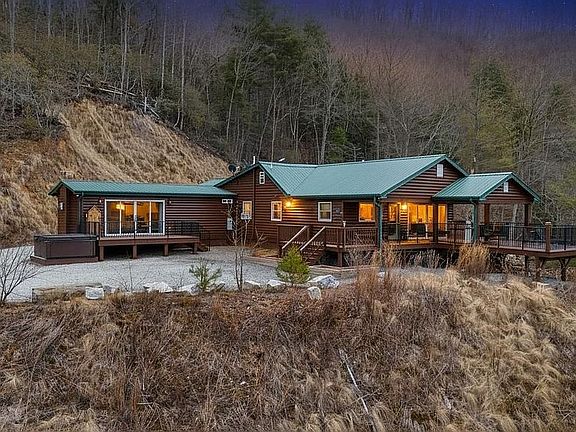 2nd image of 833 Fox Run Rd