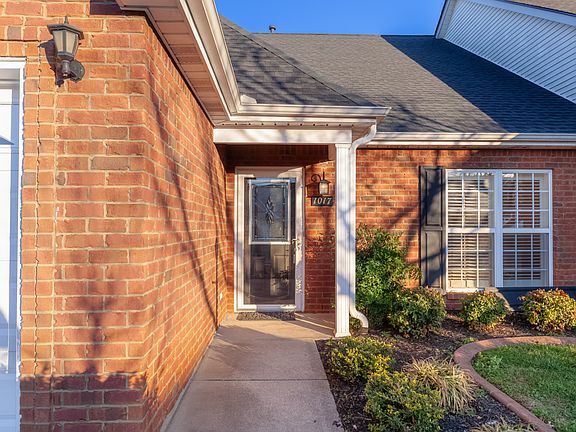 2nd image of 1017 Woodline Cir