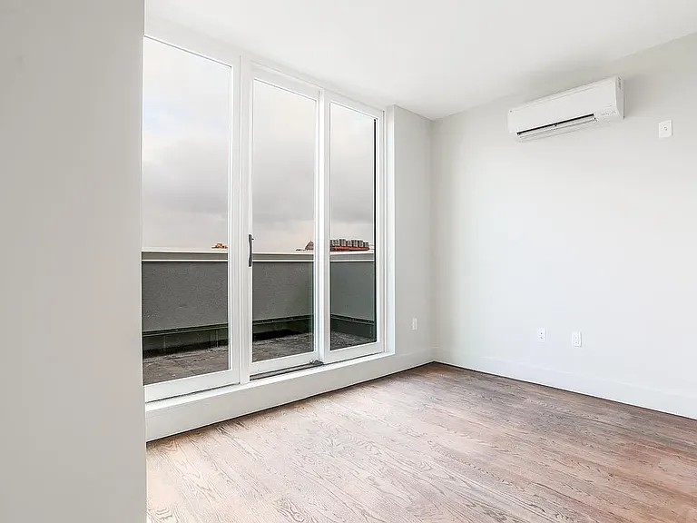 142 Erasmus St #3C — Photo 7