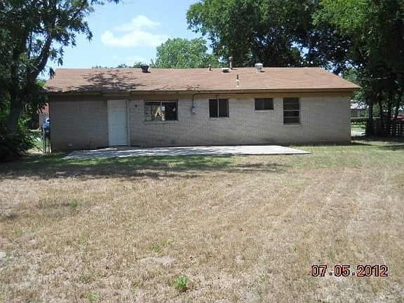 2nd image of 605 Blueberry Ln